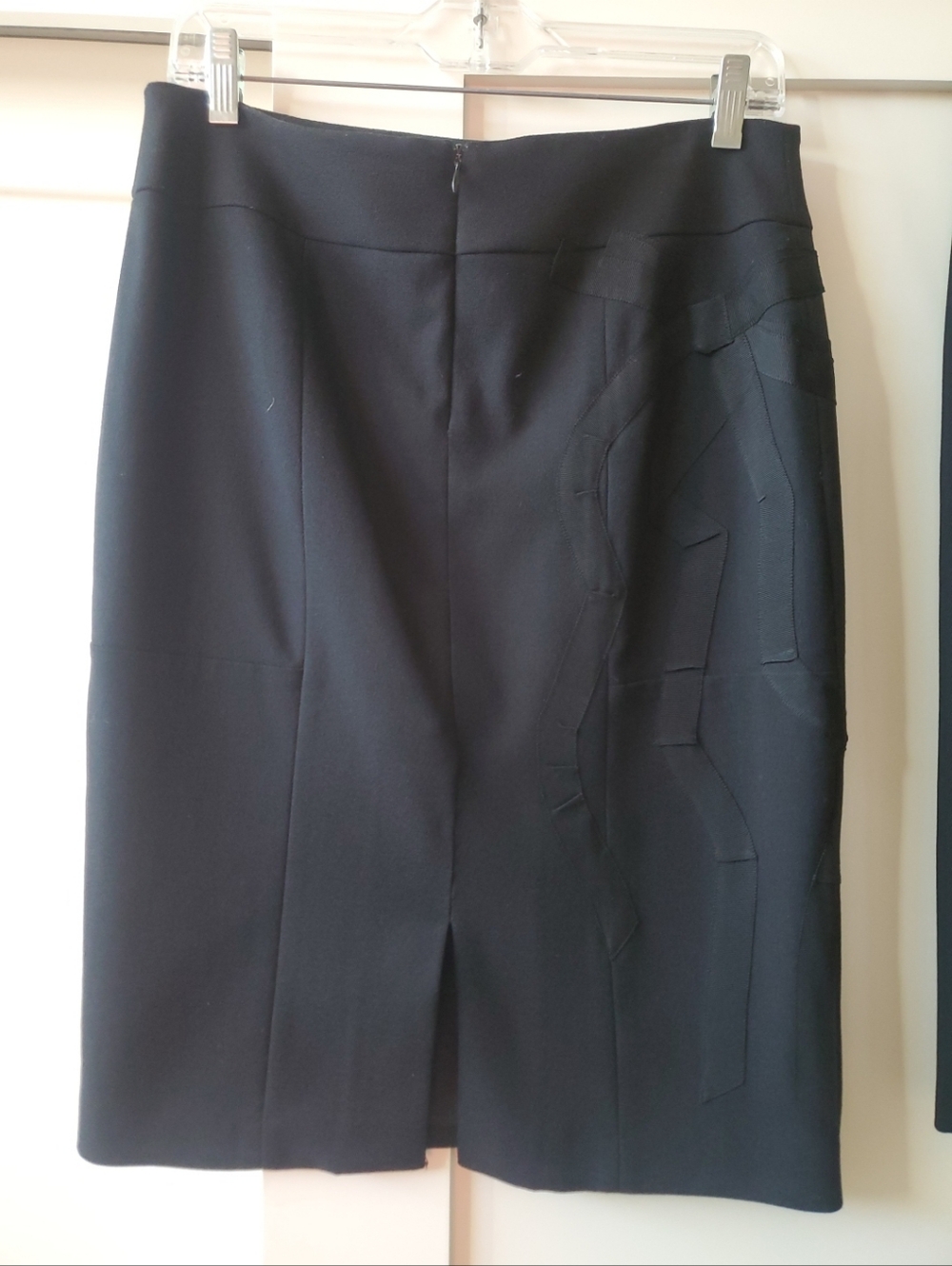 BCBG Perfect Condition Black Pencil Knee Length Skirt w/Cute Bow In The Back Sz4